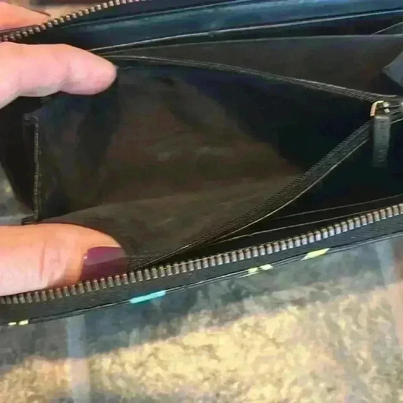 Gucci Calfskin Matelasse GucciGhost GG Marmont Zip Around Wallet EUC - Picture 8 of 13